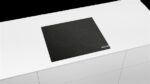 Placa inducción - Bosch PID61RBB5E, 3 zonas, Zona grande 32 cm, 17 niveles, Control TouchSelect, Negro - Imagen 3